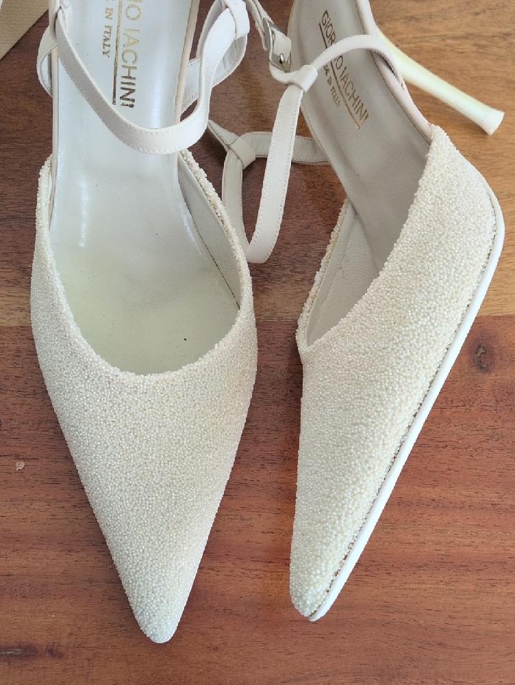 Vintage Giorgio Armani Cream Pointed Toe Ankle-Strap Pumps